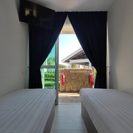 Solesor Kampong Beach Resort Porto Dickson Exterior foto