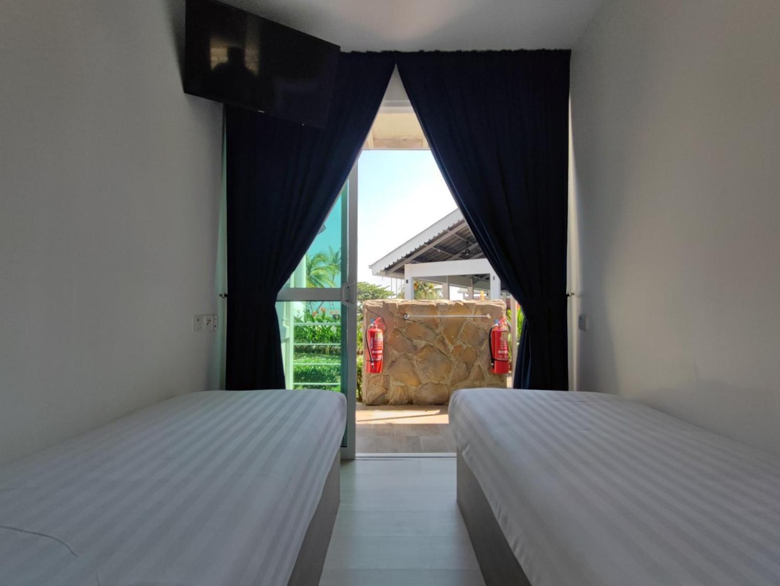 Solesor Kampong Beach Resort Porto Dickson Exterior foto