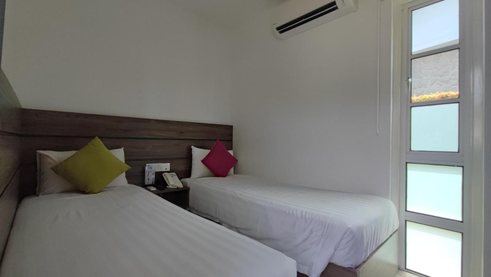 Solesor Kampong Beach Resort Porto Dickson Exterior foto